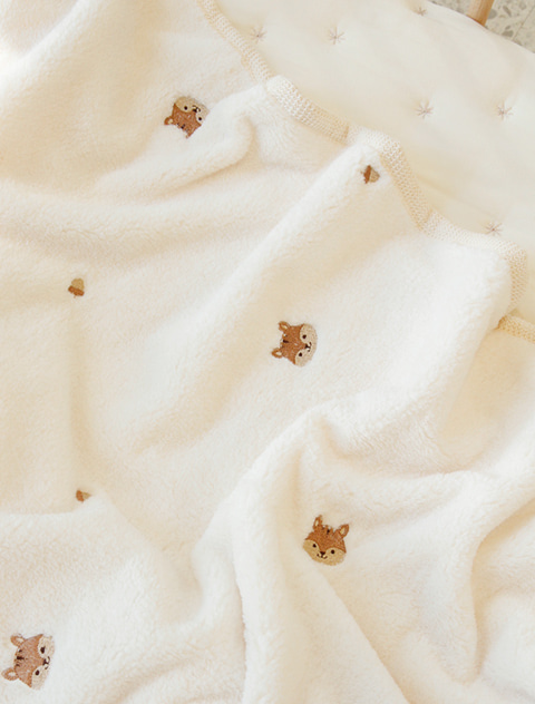 [겨울 극세사 자수 담요] Winter blanket chipmunk 다람쥐와 도토리